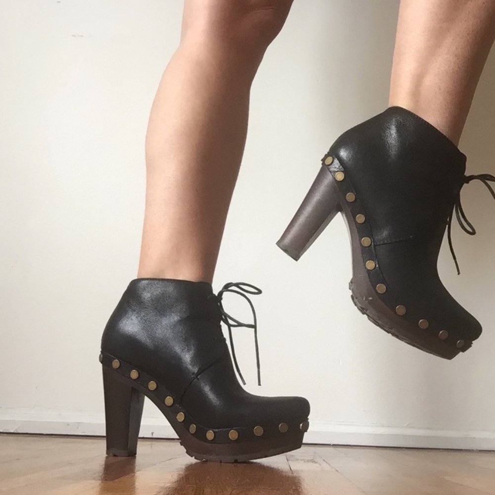 MARC JACOBS Booties w/ brass detail